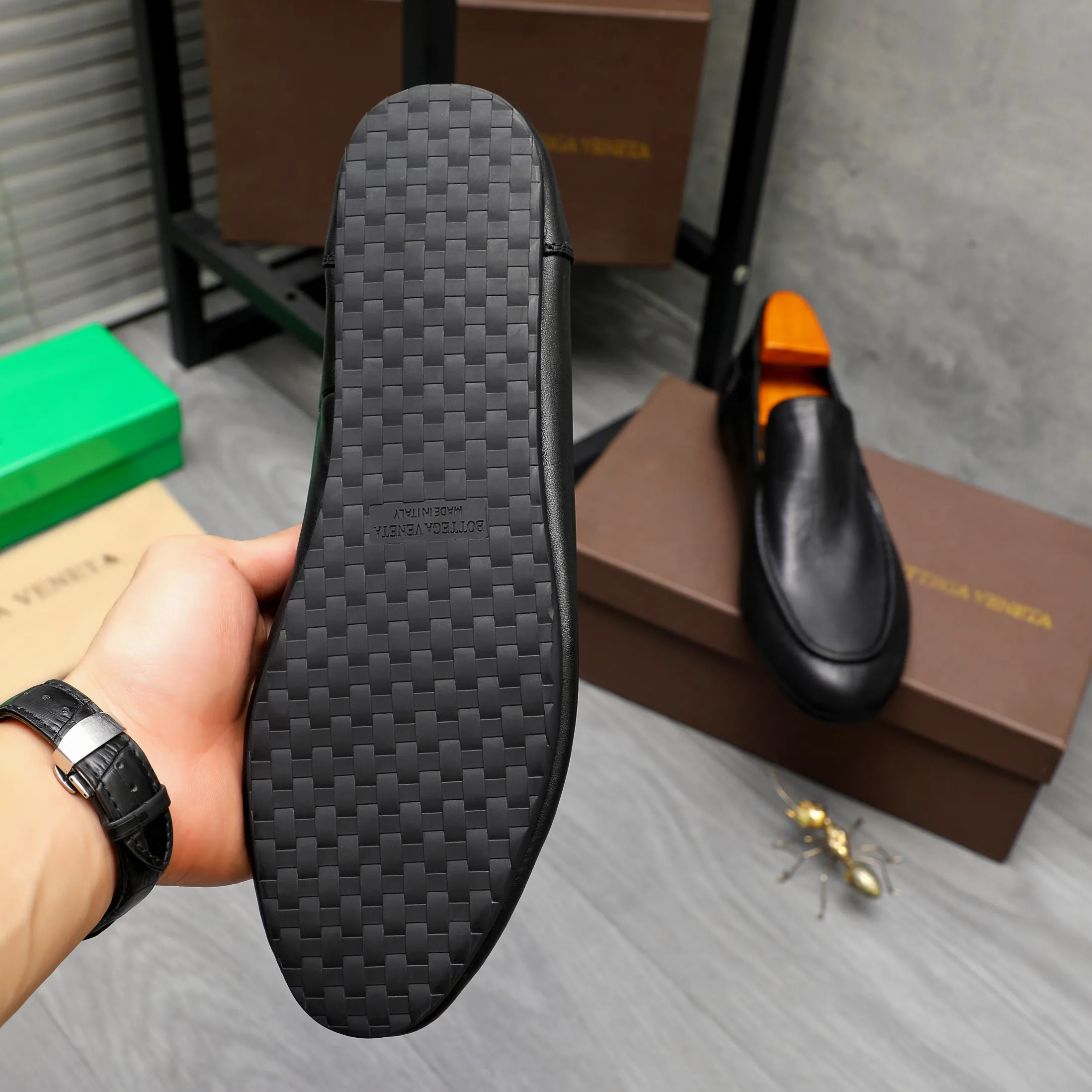 Men's shoes 💰460 Product trademark: BV "Bottega Veneta" soft leather slip-on men's shoes Regular size: 39-45 Product materials: Selected high-quality cowhide upper, cowhide lining, original outsole